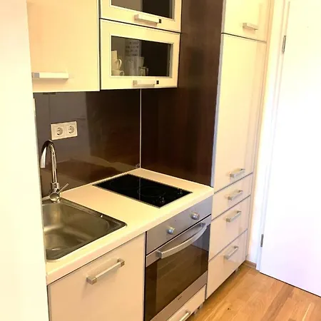 Cozy Flat , Near , Wifi&free Parking